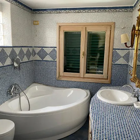Casa Alexandra Como Lake Brunate